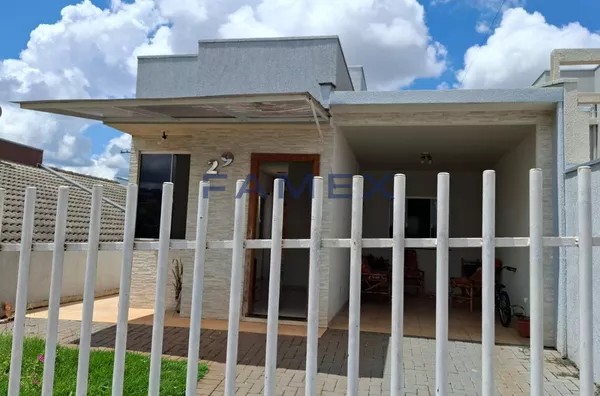 CASA À VENDA 1 SUÍTE + 2 DORMITÓRIOS NO BAIRRO FRARON