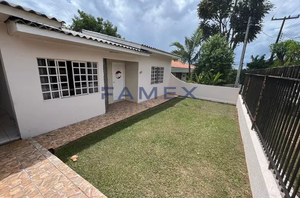 CASA COM PISCINA À VENDA NO BAIRRO FRARON