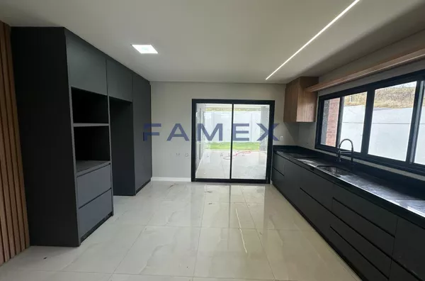 Sobrado para locação no bairro São Luiz - Próximo ao Shopping com 01 suíte + 02 quartos