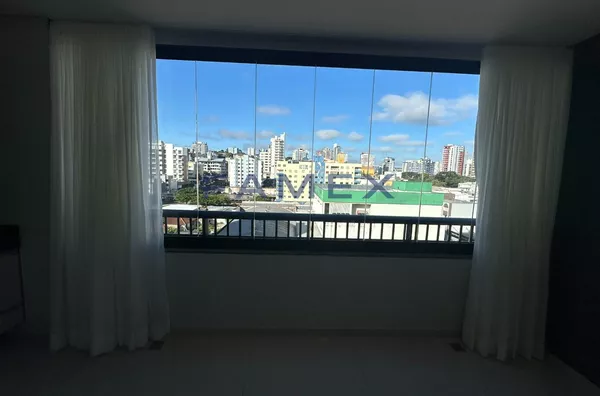 APARTAMENTO PARA LOCAÇÃO SEMIMOBILIADO COM 01 SUÍTE + 02 QUARTOS NO CENTRO