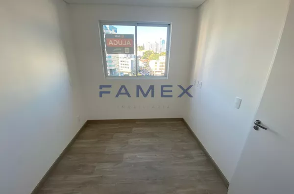 ED. SAFIRA - APARTAMENTO COM 01 SUITE + 01 QUARTO - CENTRO - PRÓXIMO  A PRAÇA CENTRAL