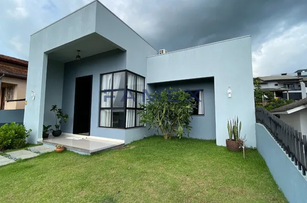 CASA COM PISCINA A VENDA NO BAIRRO SÃO LUIZ EM PATO BRANCO - 01 SUÍTE + 02 QUARTOS
