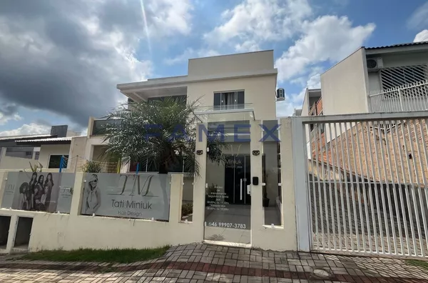 CASA COM SALA COMERCIAL À VENDA NO BAIRRO CRISTO REI