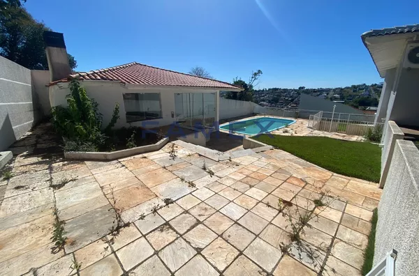 CASA  A VENDA BAIRRO LA SALLE COM 01 SUITE MASTER +  03 QUARTOS