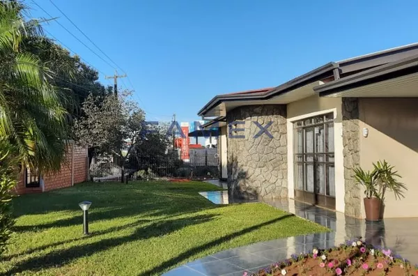 CASA COM ACONCHEGO DE UMA CHÁCARA A 3KM DO CENTRO