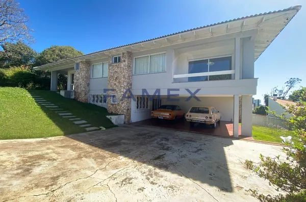 CASA  A VENDA BAIRRO LA SALLE COM 01 SUITE MASTER +  03 QUARTOS