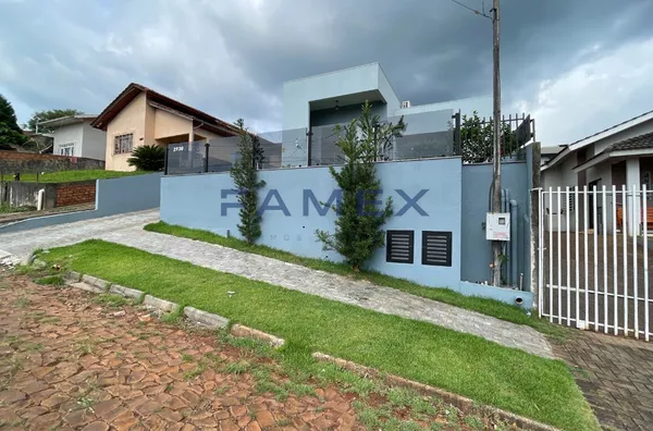 CASA COM PISCINA A VENDA NO BAIRRO SÃO LUIZ EM PATO BRANCO - 01 SUÍTE + 02 QUARTOS
