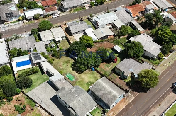 TERRENO COM CASA DE MADEIRA - CRISTO REI - PATO BRANCO