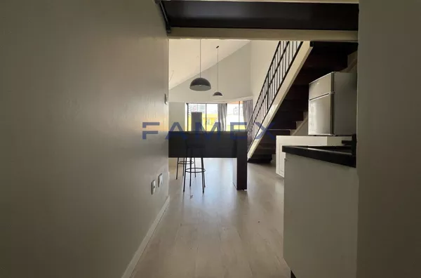 APARTAMENTO MOBILIADO PARA LOCAÇÃO -  COM 01 QUARTO - PRÓXIMO A PRAÇA CENTRAL