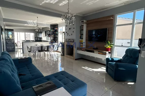 CASA COM PISCINA A VENDA NO BAIRRO SÃO FRANCISCO EM PATO BRANCO - 1 SUÍTE E 2 QUARTOS