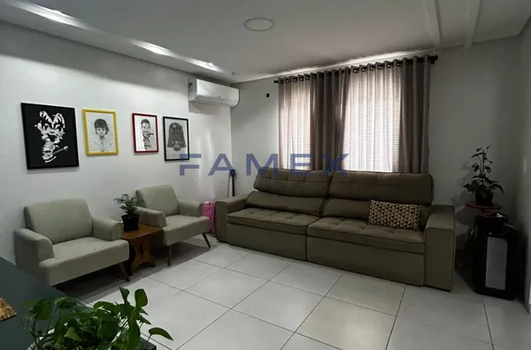 SOBRADO MOBILIADO À VENDA PRÓXIMO AO CENTRO