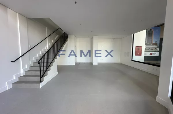 SALA COMERCIAL TÉRREA EDIFÍCIO PIO DE PIETRELCINA -  MAIOR CENTRO HOSPITALAR DA REGIÃO