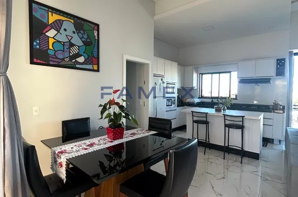 CASA À VENDA NO FRARON, ACEITA PERMUTA POR APARTAMENTO NO CENTRO