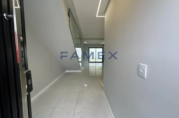 Sobrado para locação no bairro São Luiz - Próximo ao Shopping com 01 suíte + 02 quartos