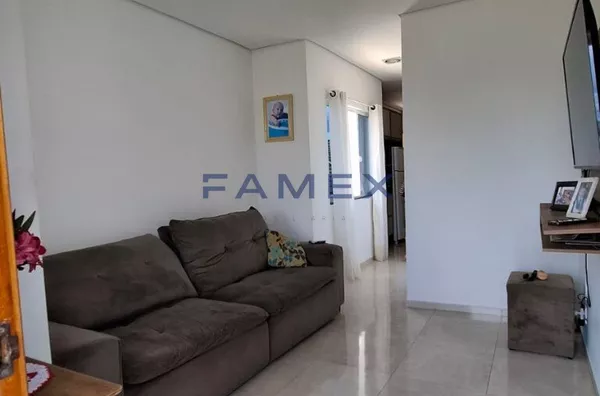 CASA À VENDA 1 SUÍTE + 2 DORMITÓRIOS NO BAIRRO FRARON