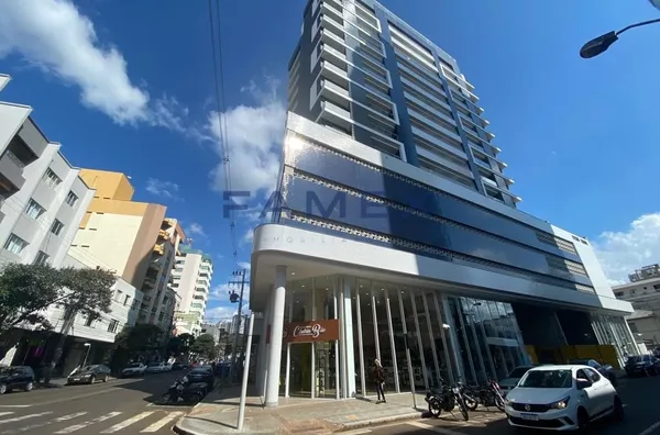 ED. SAFIRA - APARTAMENTO COM 01 SUITE + 01 QUARTO - CENTRO - PRÓXIMO  A PRAÇA CENTRAL