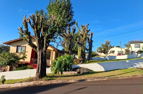 CASA À VENDA COM TERRENO GRANDE - SÃO VICENTE PATO BRANCO PR