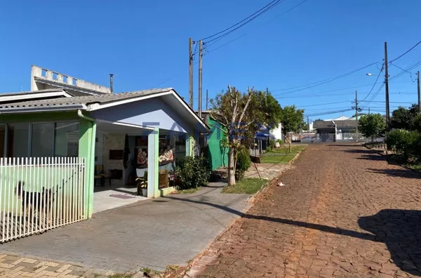 CASA DE ALVENARIA BAIRRO SAO ROQUE COM 04 DORMITORIOS