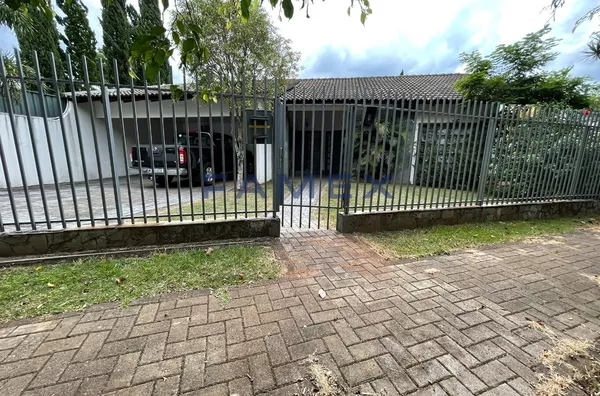 CASA A VENDA NO BAIRRO PINHEIROS EM PATO BRANCO - 2 SUÍTES E 2 QUARTOS