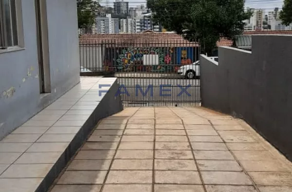 CASA NA REGIÃO CENTRAL