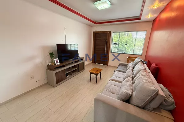 CASA COM PISCINA À VENDA NO BAIRRO PAULO AFONSO