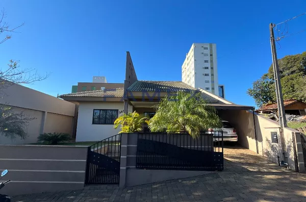 CASA À VENDA NO CENTRO DE PATO BRANCO/PR