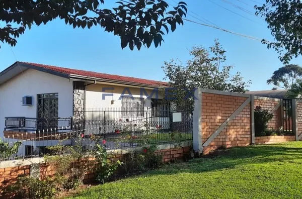 CASA COM ACONCHEGO DE UMA CHÁCARA A 3KM DO CENTRO