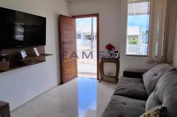 CASA À VENDA 1 SUÍTE + 2 DORMITÓRIOS NO BAIRRO FRARON