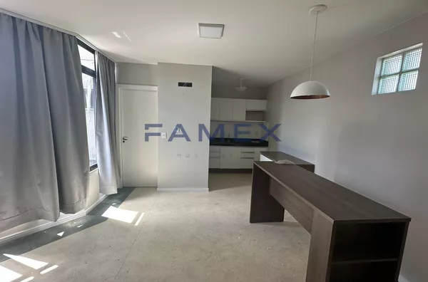 APARTAMENTO MOBILIADO PARA LOCAÇÃO -  COM 01 QUARTO - PRÓXIMO A PRAÇA CENTRAL