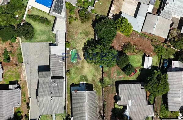 TERRENO COM CASA DE MADEIRA - CRISTO REI - PATO BRANCO