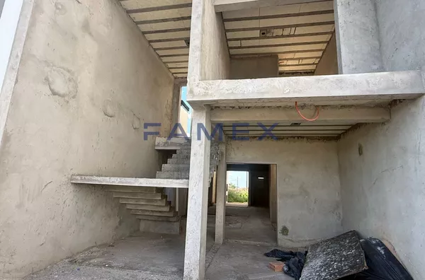 SOBRADO PARA FINALIZAR À VENDA NO BAIRRO FRARON