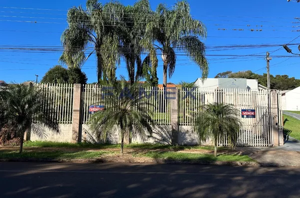 CASA COM PISCINA A VENDA NO BAIRRO FRARON EM PATO BRANCO - 2 QUARTOS