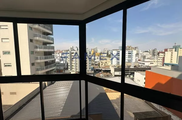 Apartamento para locação no centro com 01 suíte + 02 quartos - Foto 3