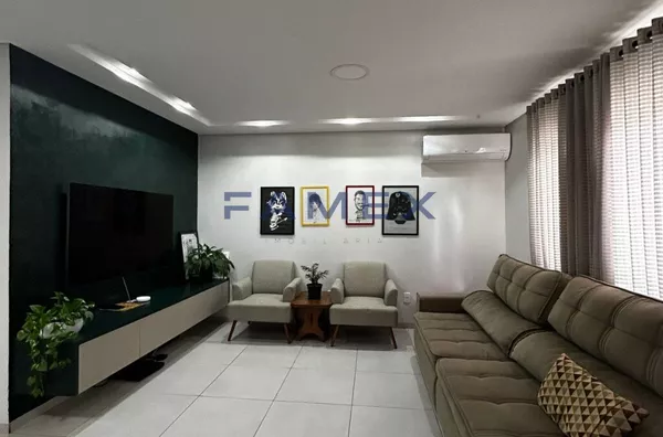 SOBRADO MOBILIADO À VENDA PRÓXIMO AO CENTRO