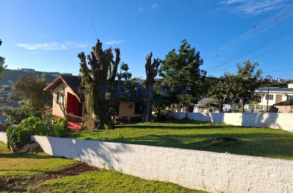 CASA À VENDA COM TERRENO GRANDE - SÃO VICENTE PATO BRANCO PR