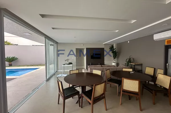 CASA DE ALTO PADRÃO A VENDA  NO CENTRO COM 01 SUÍTE + 03 QUARTOS