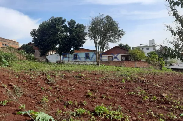 TERRENO COM POTENCIAL DE CONSTRUÇÃO DE 12 ANDARES