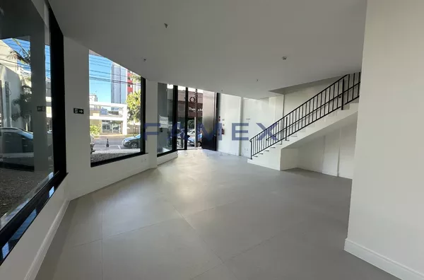 SALA COMERCIAL TÉRREA EDIFÍCIO PIO DE PIETRELCINA -  MAIOR CENTRO HOSPITALAR DA REGIÃO