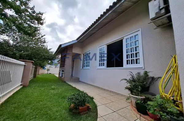 CASA DE ESQUINA À VENDA - ACEITA PERMUTA POR IMÓVEL NA CIDADE OU EM MARINGÁ