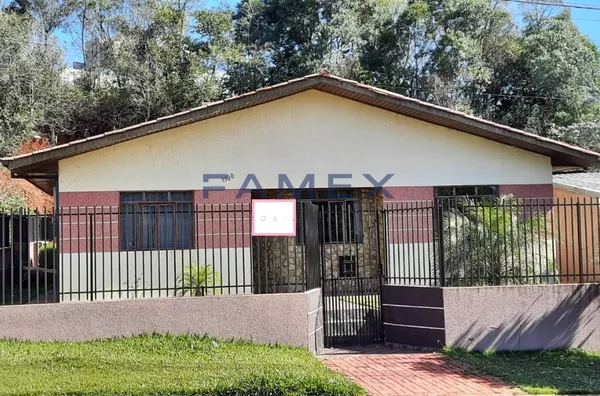 CASA DE ESQUINA PRÓXIMA AO CENTRO