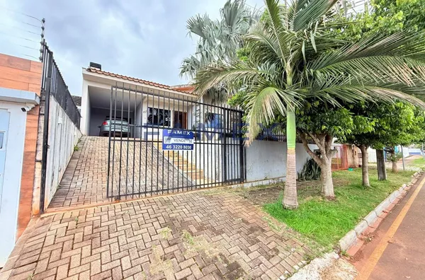 CASA COM PISCINA À VENDA NO BAIRRO PAULO AFONSO