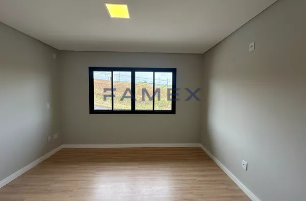 Sobrado para locação no bairro São Luiz - Próximo ao Shopping com 01 suíte + 02 quartos