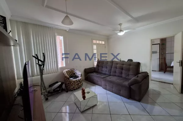 CASA DE ESQUINA À VENDA - ACEITA PERMUTA POR IMÓVEL NA CIDADE OU EM MARINGÁ