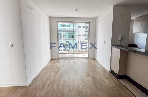 ED. SAFIRA - APARTAMENTO COM 01 SUITE + 01 QUARTO - CENTRO - PRÓXIMO  A PRAÇA CENTRAL