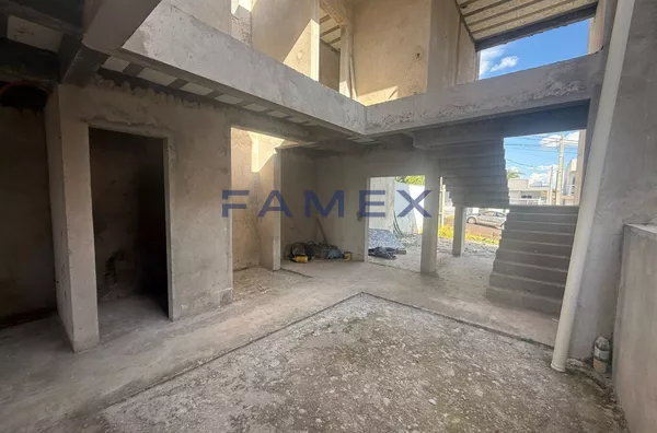 SOBRADO PARA FINALIZAR À VENDA NO BAIRRO FRARON