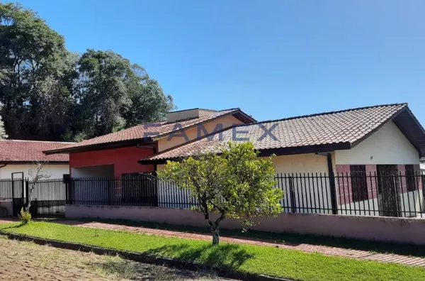 CASA DE ESQUINA PRÓXIMA AO CENTRO