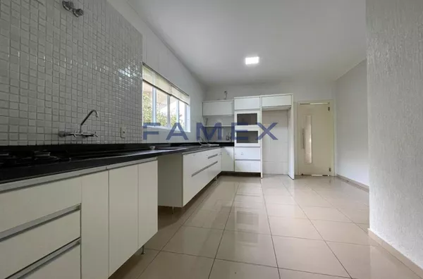 Casa térrea com piscina e area de lazer para locação no Bairro Pinheiros - Pato Branco. - Foto 34