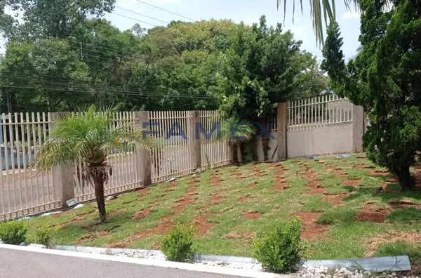 CASA COM PISCINA A VENDA NO BAIRRO FRARON EM PATO BRANCO - 2 QUARTOS