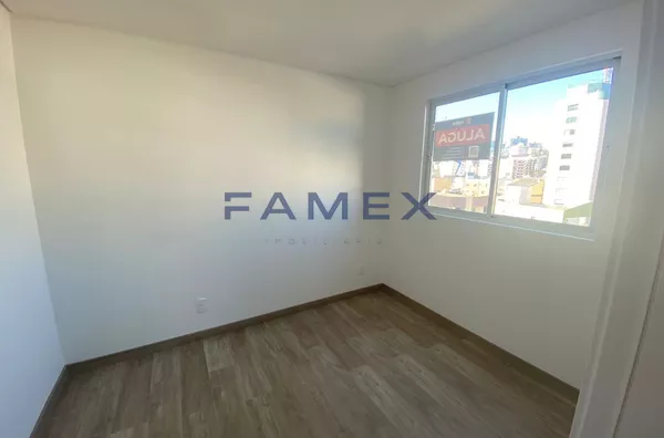 ED. SAFIRA - APARTAMENTO COM 01 SUITE + 01 QUARTO - CENTRO - PRÓXIMO  A PRAÇA CENTRAL