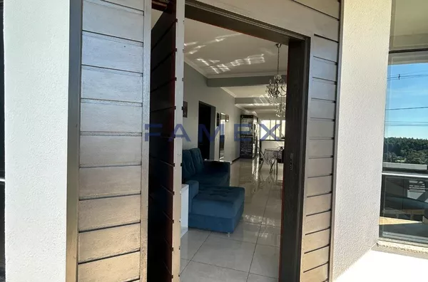 CASA COM PISCINA A VENDA NO BAIRRO SÃO FRANCISCO EM PATO BRANCO - 1 SUÍTE E 2 QUARTOS